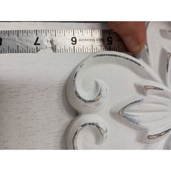 Vintage Set Of Two Wall Hanging Flowers Distressed Look Cottagecore White Plaque - Picture 8 of 9